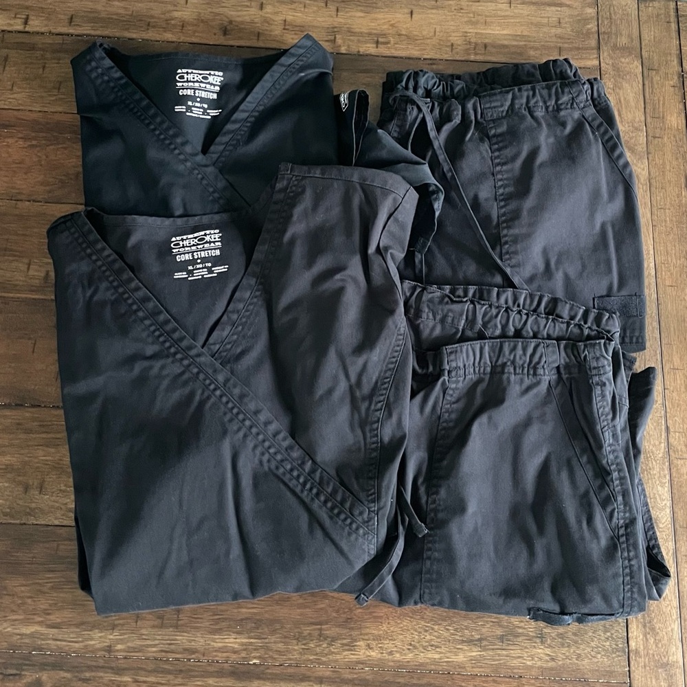 EUC 2 Set Women’s XL Black Cherokee Workwear Scrubs